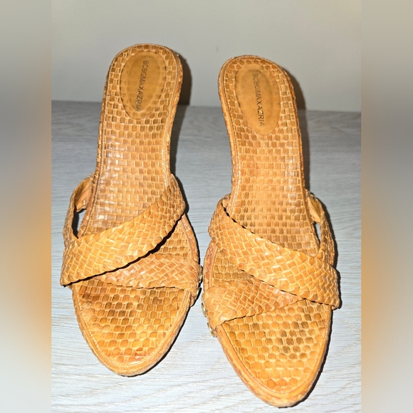 BCBG Leather Woven Mule Sandal Camel color - Picture 3 of 7